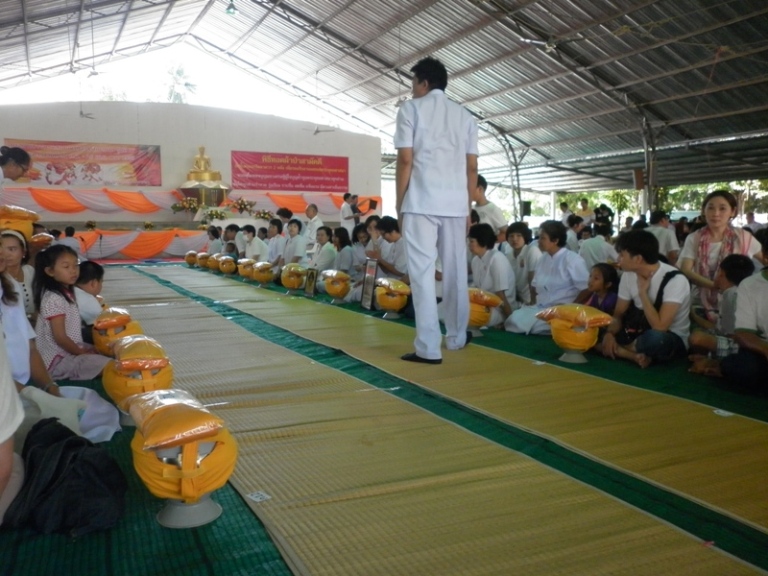 บรรดาพ่อแม่ผู้ปกครอง   ของผู้เข้ารับการอบรมสั่งสอนจากพระพุทธศาสนา :smile: :smile: :smile: :smile: :s