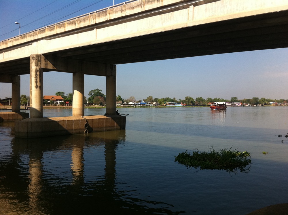 ผิดสะพานป่าวหว่า ดูจากในรูปเห็นแลมป์ติดสะพานเลยอ่ะ จะได้ตกไหมนิ 10 โมงกว่าแล้ว