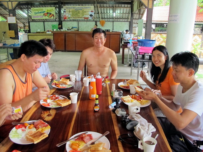 อาหารเช้าก็ฝากท้องใว้บนเกาะ กินแบบฝรั่ง :laughing: