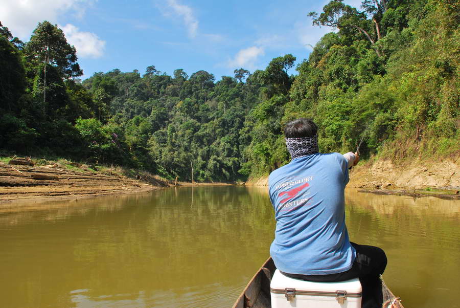  [b]วันนั้นผมออกเรือกับโปรอ่ำ....โดยตกลงกันวันแห้วที่เชี่ยวหลานให้นับที่ละครึ่งวันครับ....ผมหลงกล..โ