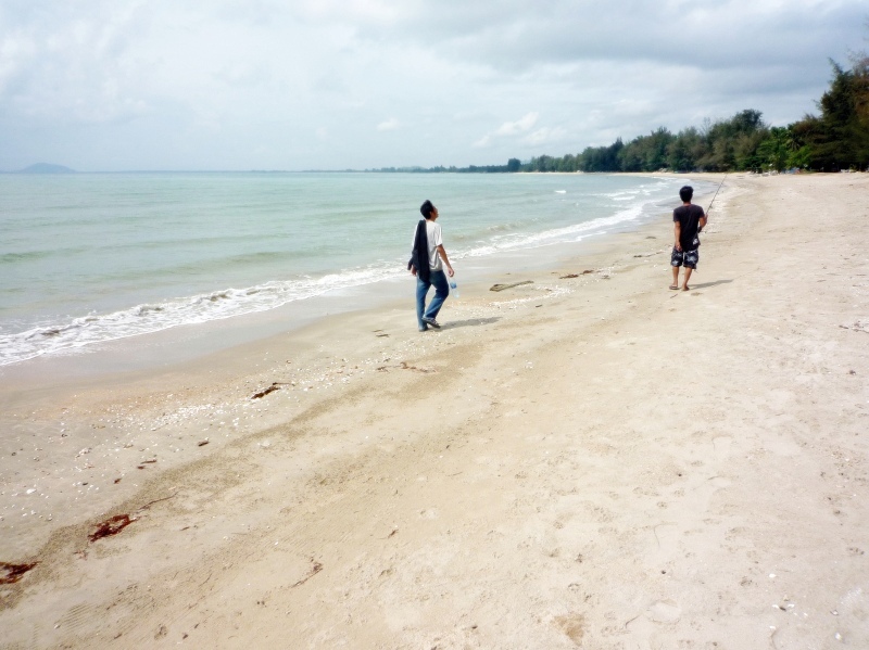 ชายหาดยังคงความสวยงามเงียบสงบอยู่เหมือนเดิม
 :smile: