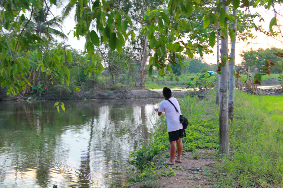 เปิดโอกาศ.....ให้เจ้าเฟรมตีเบ็ดบ้าง  อุตส่าห์คนอุปกรณ์มาเผื่อ   :grin: :grin: