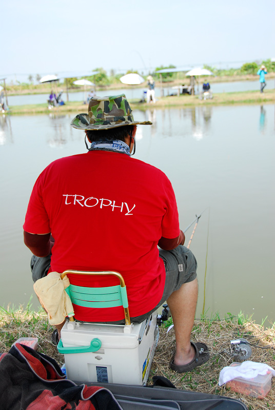 ตัวแทนจากน้าเต่า TROPHY  ขอบคุณครับสำหรับของรางวัล ที่เอามาช่วยครับ 