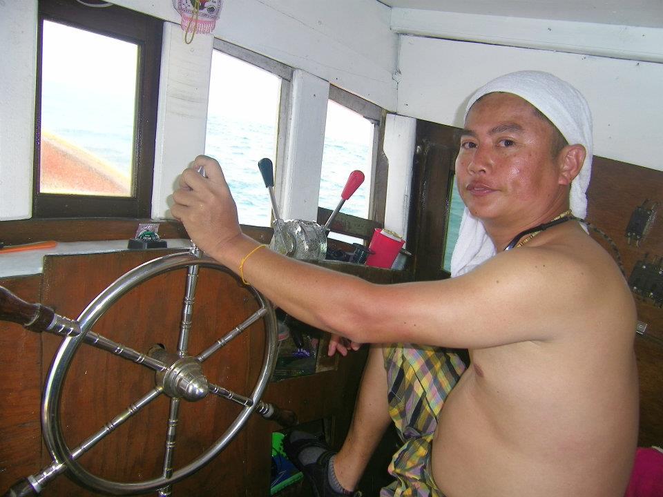 ส่วนคนนี้ "พี่นก ผู้จัดการบ่อปลาวีเอส จังหวัดหนองคาย" สนับสนุนรถที่ใช้ในการเดินทาง ฉายา"กินเหล้า 