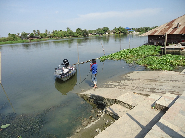 สุดทาง..แลมพ์ ที่ล้อเทรนเลอร์ ลงได้ ตอนขากลับ เอาเรือขึ้น รอไปเลยยาว 3 ทุ่มขึ้น แน่นอน  :sad: :sad: 