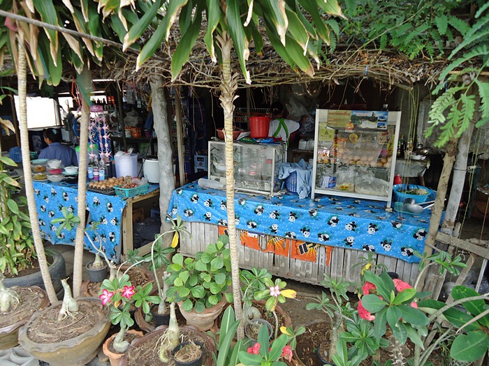 สั่งข้าว..กินกันที่ร้านนี้ พี่เจ้าของร้านใจดี และ เป็นกันเองมากๆ อาหารก็อร่อยมาก ทั้งก๋วยเตี๋ยว และ 