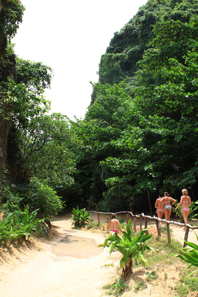 ไมแปลกใจครับที่เป็นสถานที่ถ่าทำหนังเรื่อง The Beach