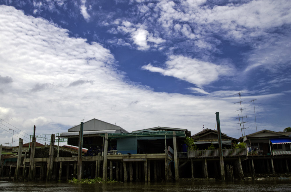 ใบที่21
ถ่ายบนเรือได้ก็ได้ไม่มีการซ่อมผ่านแล้วผ่านเลย :grin: :grin:
F11 1/200 ISO100 ที่10mm +1.3E