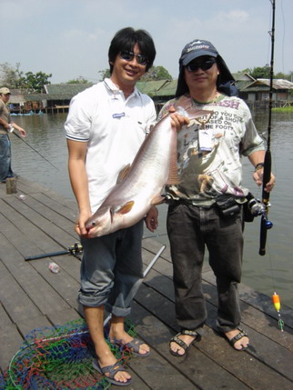 ผมกับน้า somboon  ครับ การรวมตัวของ Siamfishing.com ยุคปี 2550 โดยมีน้า kookai ซตน.เป็นประธานรุ่น   