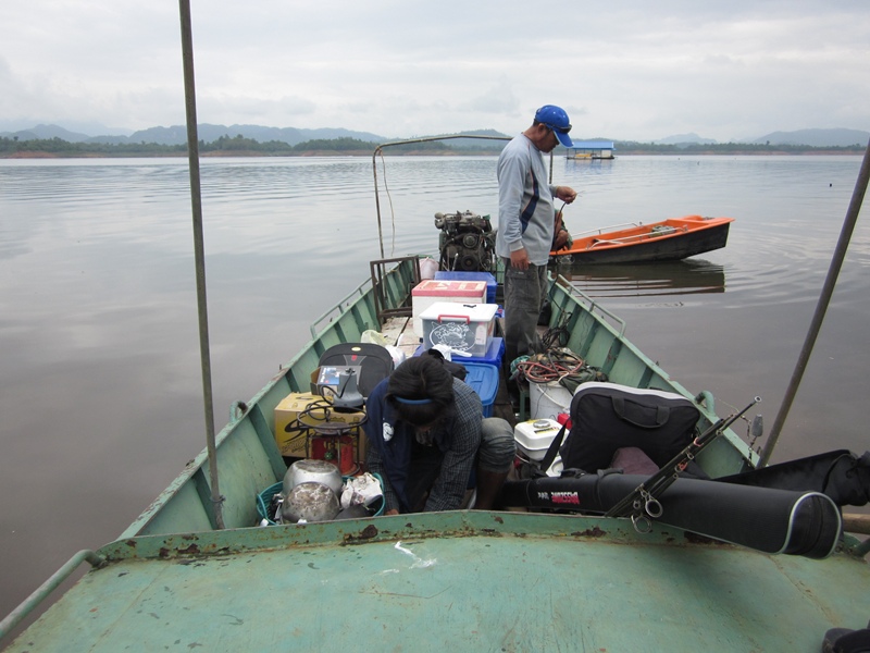 น้าพงษ์สำรวจความเรียบร้อยของเรือยอร์ชซะหน่อย