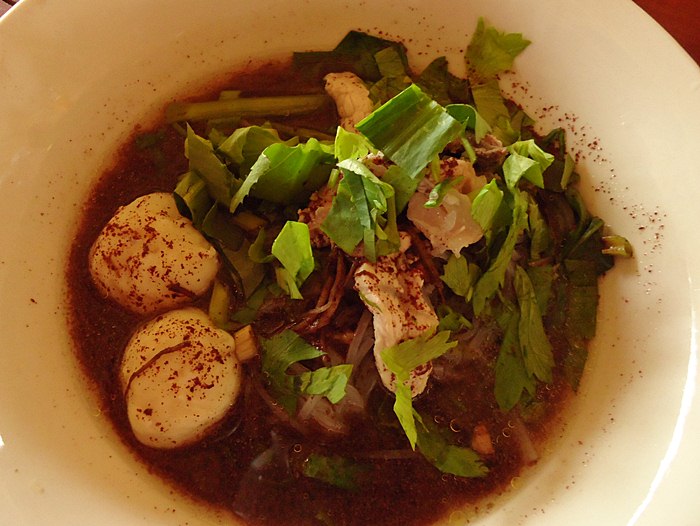 ก๋วยเตี๋ยวน้ำตก มีทั้งหมู และ เนื้อ ครับผม !!!  :love: :love: :umh: :umh: :blush: :blush:

 :cheer