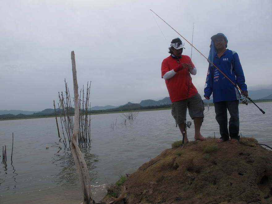 หมายนี้ปลาขึ้นจินน้ำดีมาก แต่กล่องเหยื่ออยู่ในเรือที่นำไปเปลี่ยน :sad: