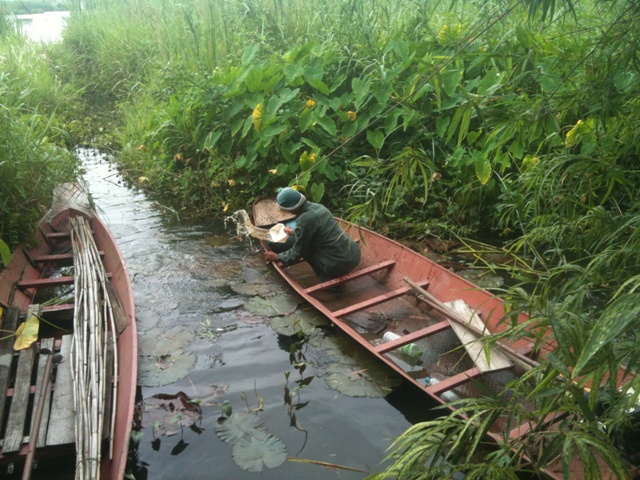 [b][center]เอ้าถึงเรือแล้ว เอาน้ำออกก่อนเน้อ  :laughing: :laughing: :laughing: :laughing: