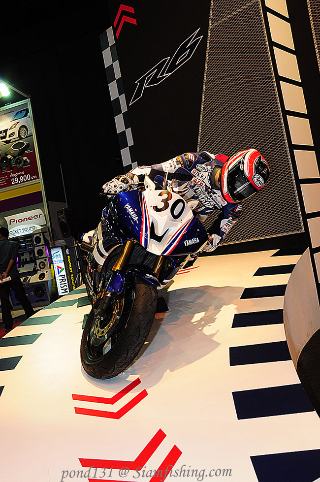 Yamaha R6 ตัวแข่ง จากญี่ปุ่น พร้อมการจัดแสดง แนว ๆ