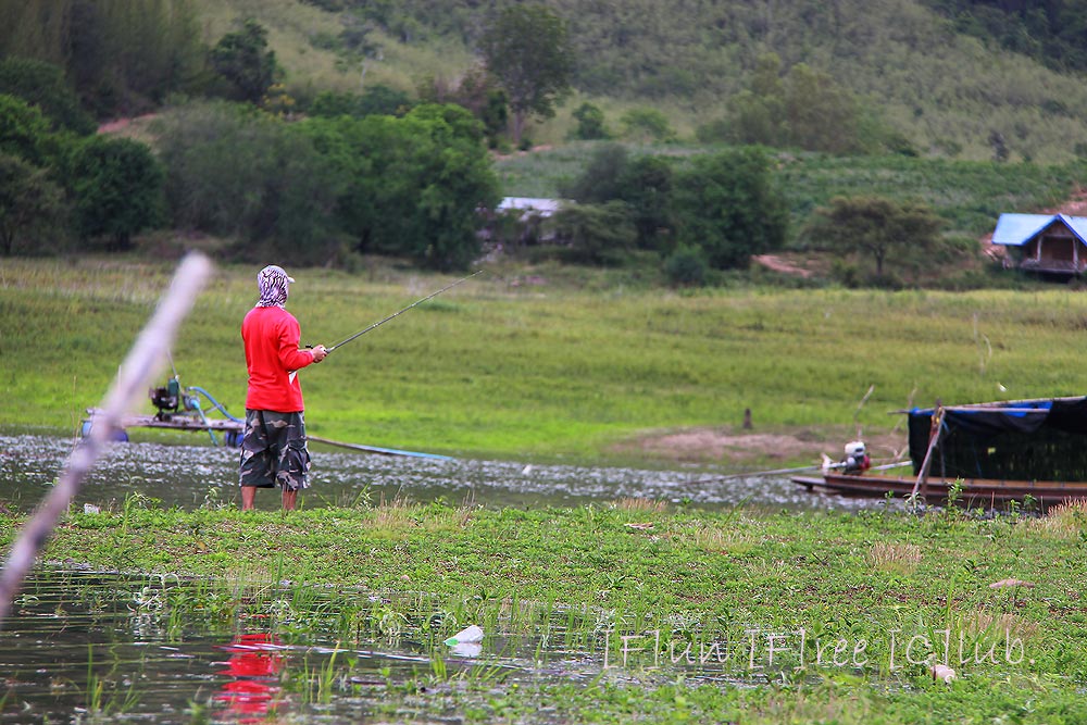 

ลงเดินบ้างอะไรบ้าง..พอเปลี่ยนบรรยากาศได้บ้าง..อากาศดีสุดเมฆฝนลอยเต็มทองฟ้า..เหมาะแกการนอนมากที่ส