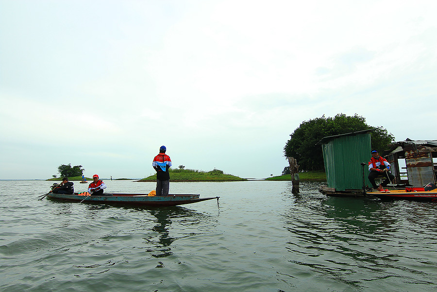  [b]+++นั่งเรือข้ามกลับมาอีกฝั่ง..เพื่อหาข้อมูลกับเพื่อนๆในทีม[/b]