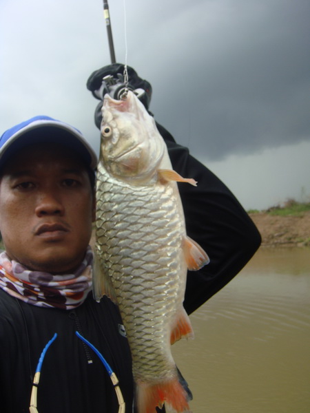 พอได้ตัวนี้ฝนมาอีกแล้วเผ่นดีกว่า :laughing: :grin: