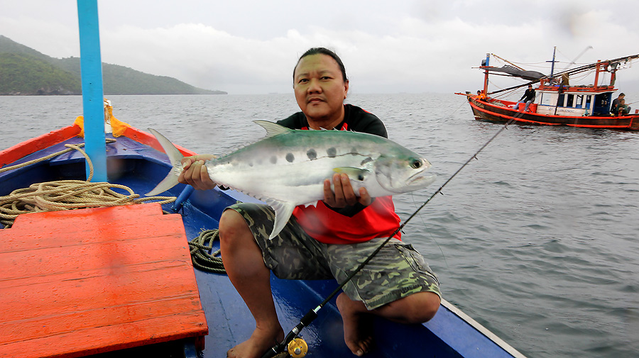 
 [b] วะ ฮะ เอ้ย  

ในที่สุด ก็เสร็จผม   จากแคมเรือด้านซ้าย  

ย้ายมาขึ้นหัวเรือด้านขวา[/b]

