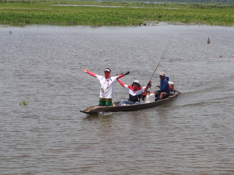                         ส่วนเรือของน้าบูร กะอีตาเรย์ ไมรู้อยู่ไหน....แต่ที่แน่ๆ ฉามกะ น้าหมอ มาแว้วว