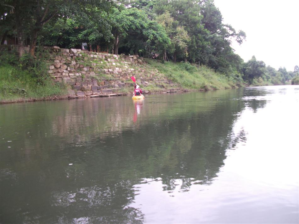 ปล่อยเรือลอยตามน้ำไปเรื่อยๆครับคอยบังคับซ้ายขวาพอ แต่ตอนขากลับ

ต้องทวนน้ำกลับมา อันนี้ละเหยื่อยขา