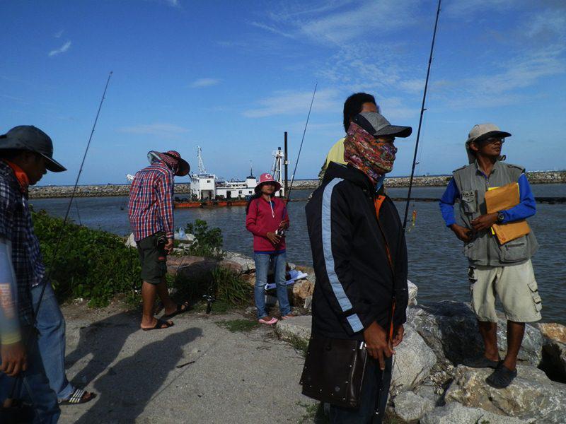 เสีย อย่างเดียว ดั๊น มาเจอเรือบุดเจาะ น้ำมัน ... อ๊าก
เรือดูดทราย