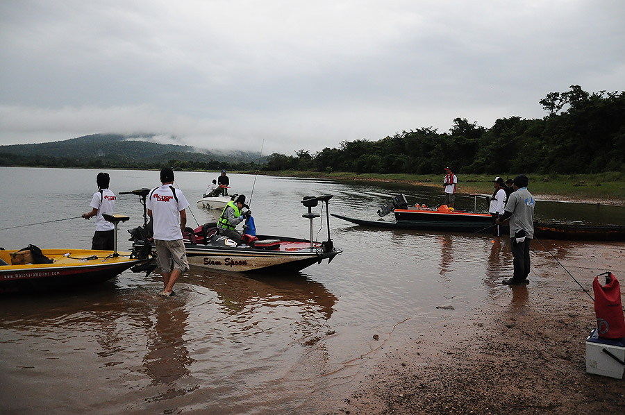 เรือเร็วอย่าพึ่งออกน่ะ :grin: :grin: