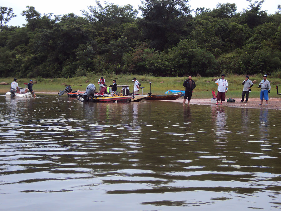 เรือชาวบ้านทยอยออกไปแล้ว :grin: :grin: :grin: