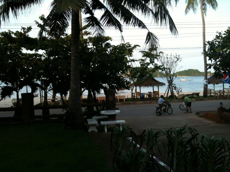 บรรยากาศ บริเวณชายหาดที่ จ.ชุมพร  :grin: