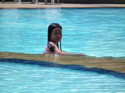 ก่อนกลับเล่นน้ำสักหน่อย

ลูกสาว  ว่ายน้ำเป็นแล้ววันนี้ ดีใจมาก ๆ  หลังจากเรียนที่  โรงเรียนมา 3 ปี