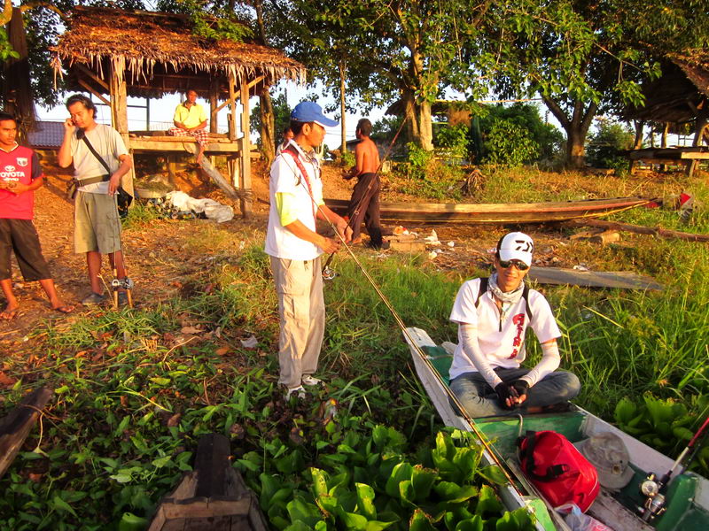 

ดูอีตาเรย์ซิ....ขึ้นก่อนจองหัวเรือ แล้วคนอื่นเค้าจะลงเรือยังไงละคร๊าบบบบบบบบ..... :grin: :grin: 