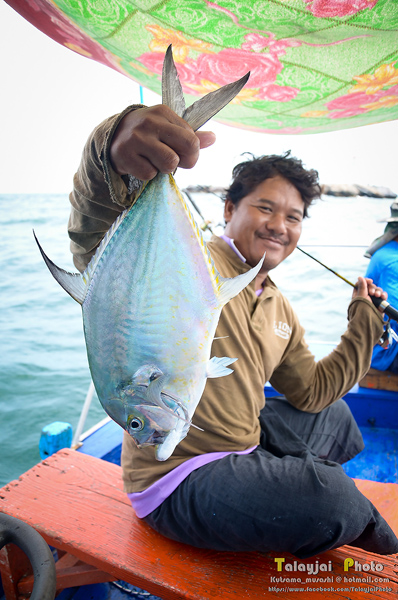 ตะกี้....ใส่หมวก  รูปนี้เลยจัดไปแบบถอดหมวกแร้วกันครับ....

 :smile: :smile: :smile: :smile: :smile