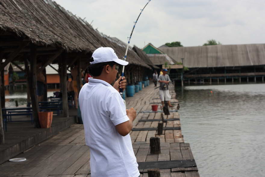 ตัวนี้วิ่งทะลุร้านอาหารเลย หนักมากๆ :tongue: :laughing: