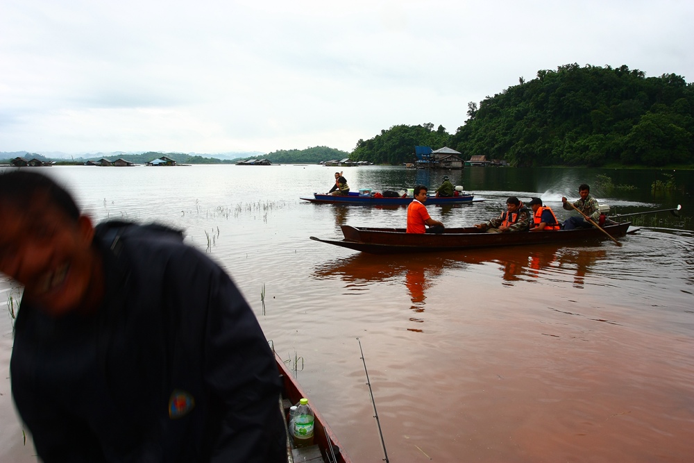 พอเราขนของขึ้นเรือ ฝนก็หยุดให้ซะ.......โอ้ววววว..น่ารักสุด ๆ เลยยยย... :love: :love: :love: :love: :