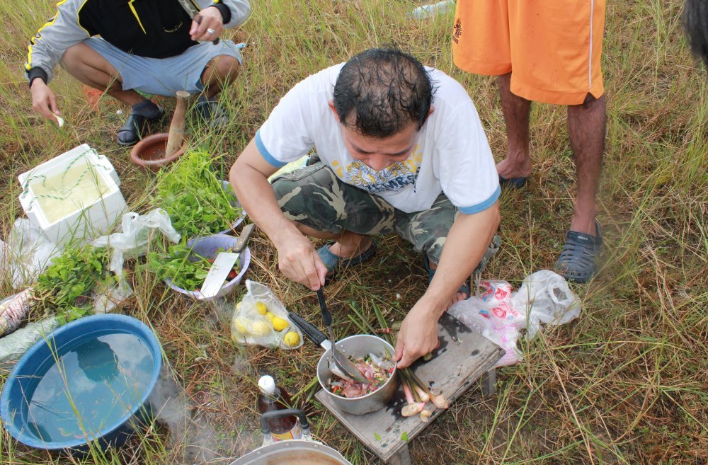 พี่ป่อง พ่อครัว ทำอู๋ใส้ปลา ใข่ปลา  
 :smile: