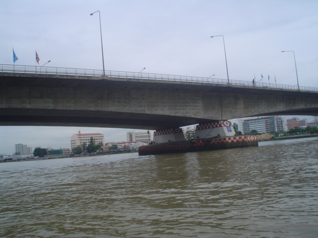 มาถึงก็ลงเรือเดินทางเลยครับนี่ไงครับสะพานพระรามเจ็ดทริปนี้ไปกันสองคนครับ :grin: :grin: