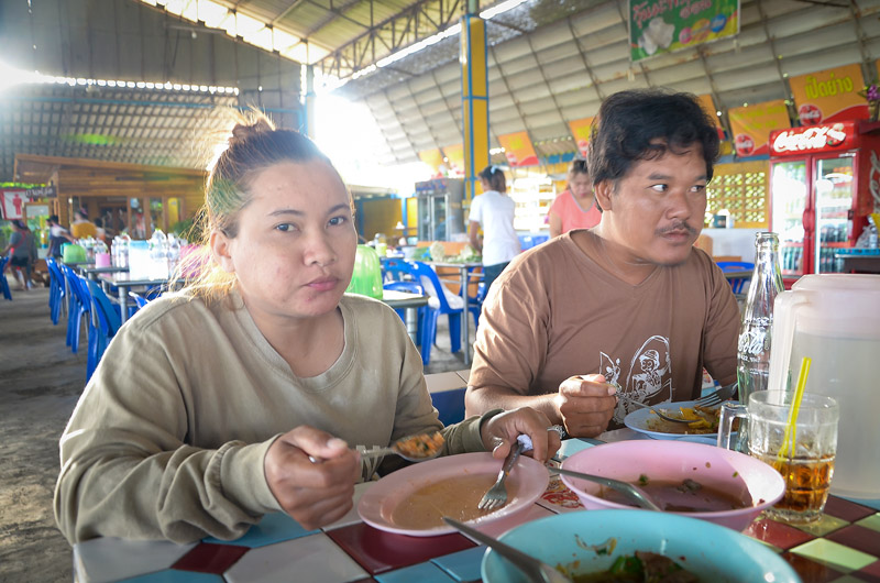 7.30 น. เรามานั่งกินข้าวกันที่ร้านปฐมโภชนา....

เช้านี้ รองท้องกันซักหน่อย....

 :smile: :smile: