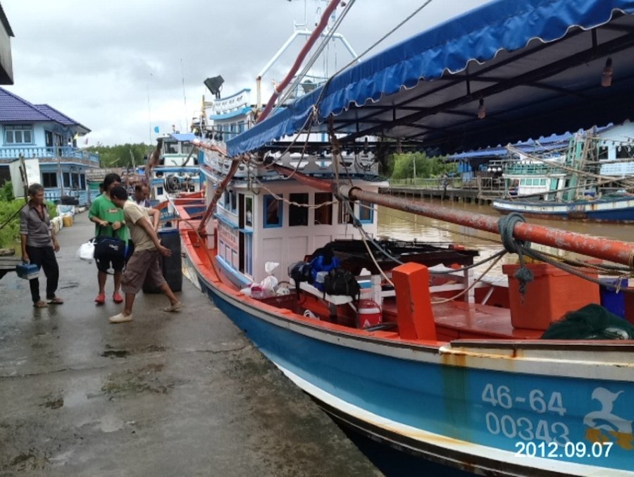 ตัดมาท่าเรือละกัน ....เราลงเรือที่น้ำเชี่ยวท่าเรืออรุณี  ทีมจากกรุงเทพ4คน
ทีมจากตราด4คน ไต๋1  เด็ก1