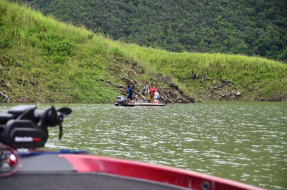 สายๆขับเรือตามหาพี่แอร์กับพี่ตู่บ้านถวายครับ ไปเจอกันที่แยกแม่ตื้น  :cheer: