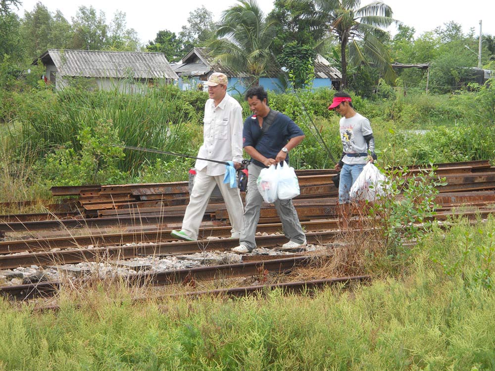 การเดินทางวันนี้ของพวกเราทางรถไฟครับ :laughing: :laughing: :laughing: :laughing: :laughing: