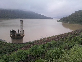 ขนาดตอนไปดูฝนกำลังตังเค้าตอนท้ายเขื่อน