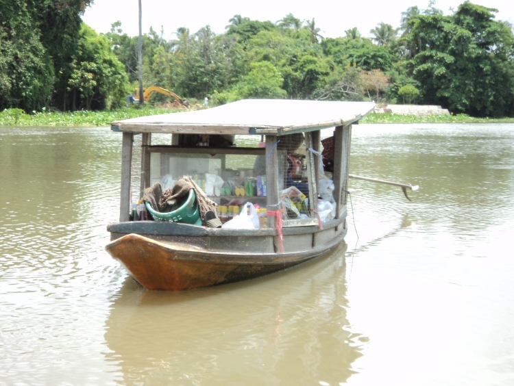 ลำนี้ครับ ถ้าเจอวันร้อนๆนี้ แทบจะขับเรือตามหา :love: :love: