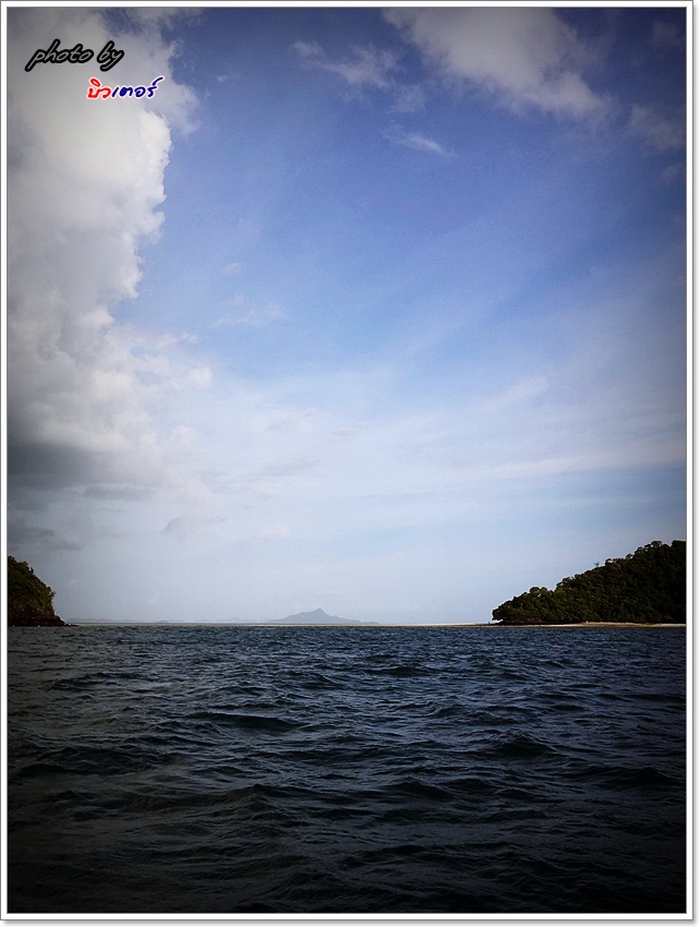  [b]ระหว่างกลางเกาะนั้นคือ ทะเลแหวก...กระบี่

คนไทยขึ้นไม่เก็บเงิน แต่..ถ้าชาวต่างชาติ หัวล่ะ 100-