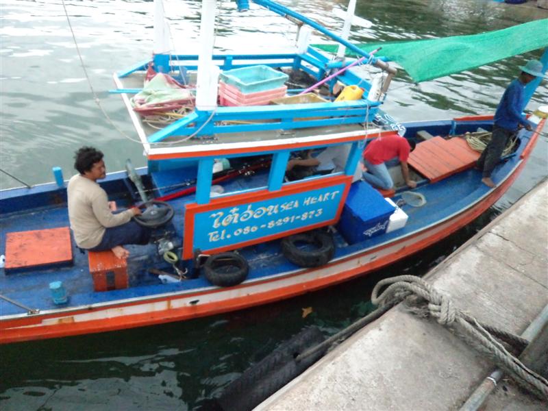 สมาชิกลงเรือกันอย่างใวเลย สงสัยคันไ้ม้คันมืออยากตกเต็มแก่