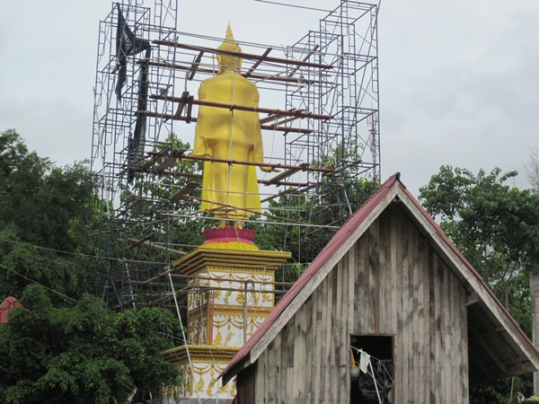 ผ่านวัดท่ายางกำลังก่อสร้างพระพุทธรูป :prost: :prost: