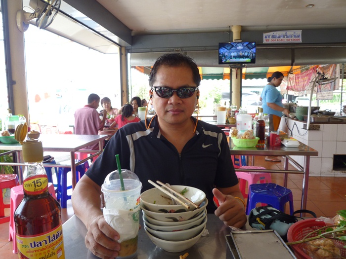 มาแนะนำ เพื่อนๆตกปลา แวะชิมก๋วยเตี๋ยวเรือร้านนี้ อยู่แยกบางคูวัด ปทุมฯ  รสชาดอร่อยมากๆเผ็ดร้อน หลายๆ