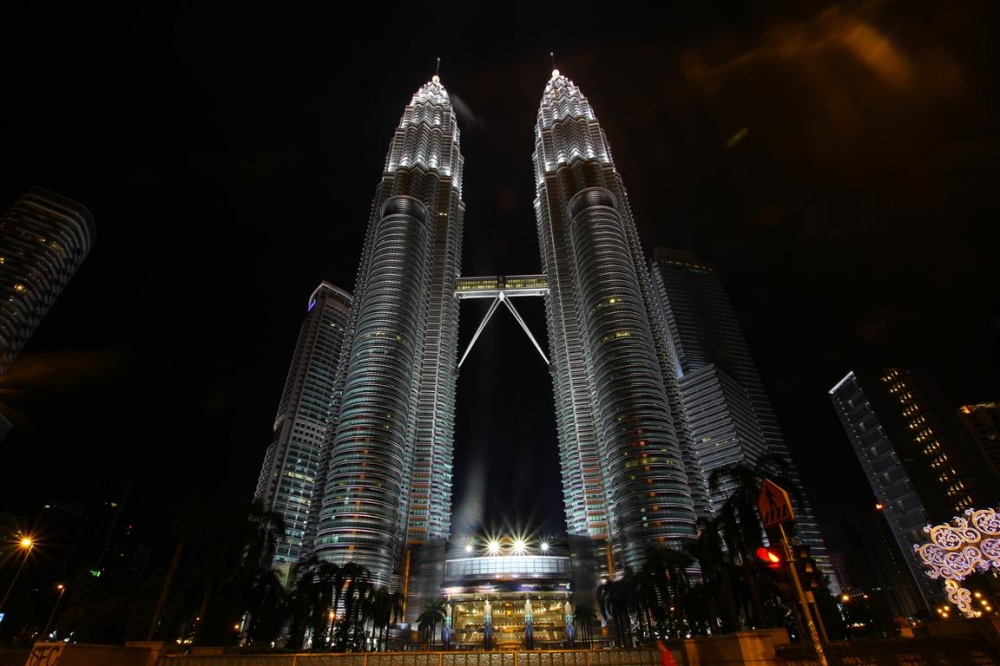 Petronas Tower

เป็น office ครับ

ชั้น G ถึงชั้น 4 นั้น เป็นห้างสรรพสินค้า