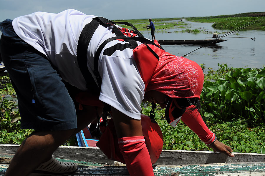 ป๊าดดดด...ท่าเรือมีให้ขึ้นไม่ขึ้น ปีนขึ้นตรงนี้เลยเหรอ ตกน้ำล่ะมีฮาเลยน่ะบอกให้นังหมอ :grin: :grin: 