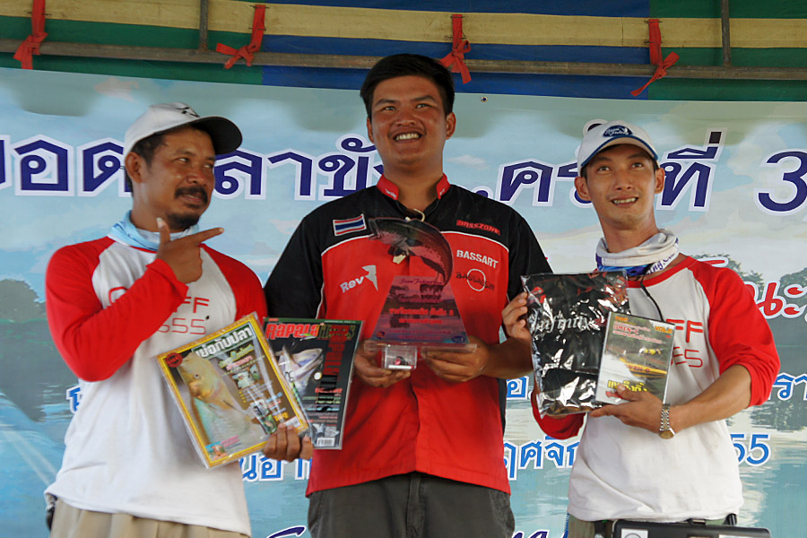  [center]ปลาช่อนรวมตัวบุคคลอันดับ 2 โอมแปดลิ้น  :laughing: [/center] 