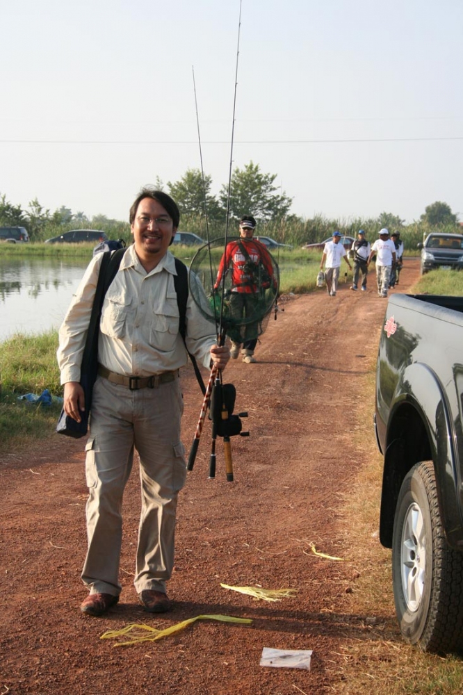 พี่ป้อมทนาย....มา 3 คน......3 รางวัลเลย... :laughing: :laughing: :love: