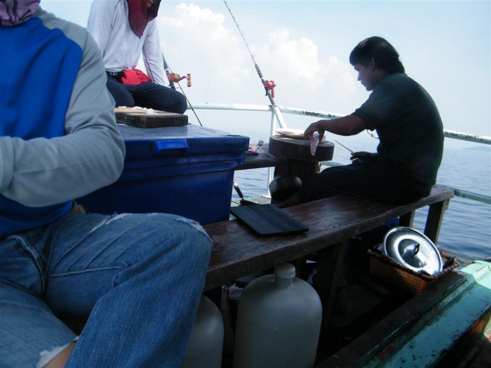 ท้ายเรือไต๋นนท์กำลังทำไรอ่ะ...... :love: :love: :love: :love: :love: :love: